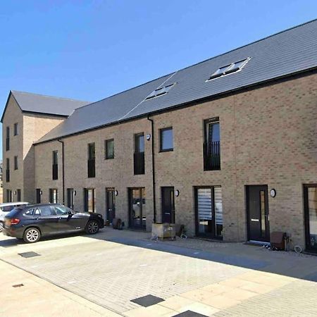 Modern 3 Bed Villa With Free Parking And Garden Close To City Center And Edinburgh Airport Eksteriør billede