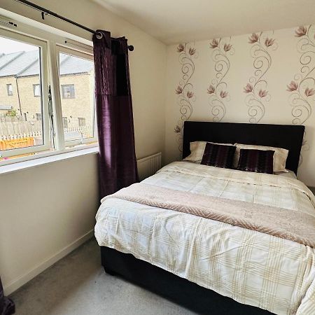 Modern 3 Bed Villa With Free Parking And Garden Close To City Center And Edinburgh Airport Eksteriør billede