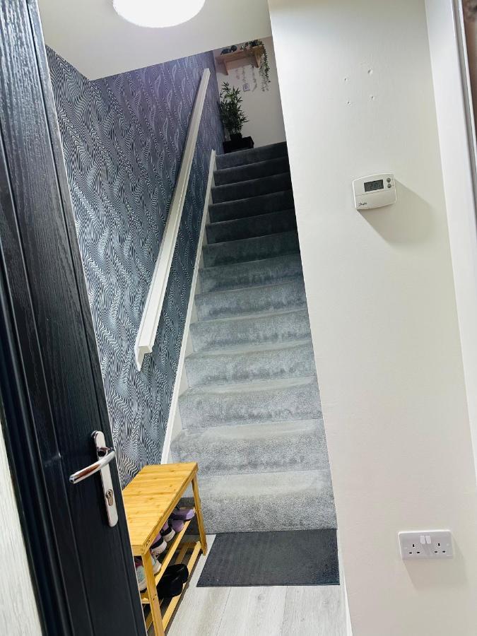 Modern 3 Bed Villa With Free Parking And Garden Close To City Center And Edinburgh Airport Eksteriør billede
