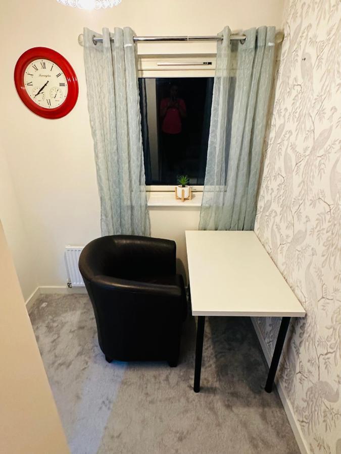 Modern 3 Bed Villa With Free Parking And Garden Close To City Center And Edinburgh Airport Eksteriør billede