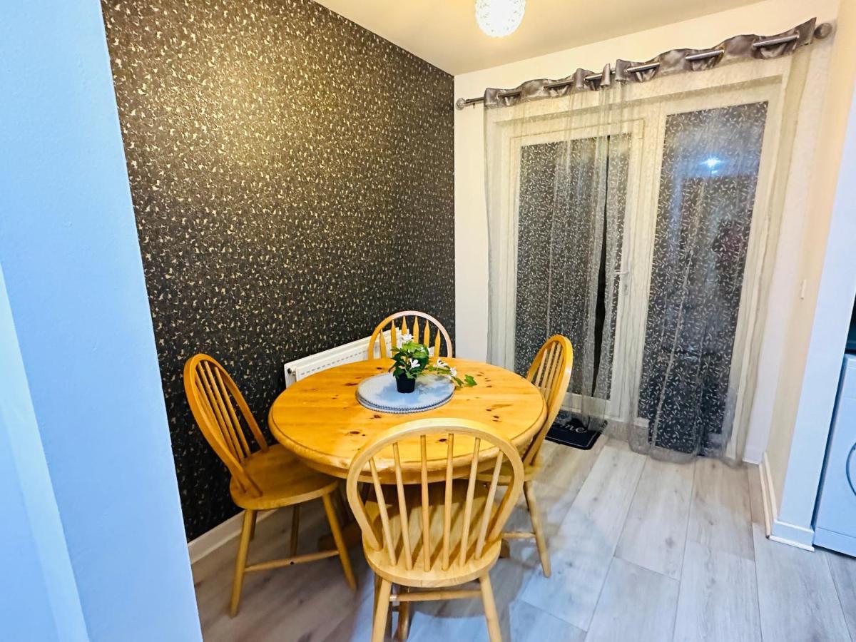 Modern 3 Bed Villa With Free Parking And Garden Close To City Center And Edinburgh Airport Eksteriør billede