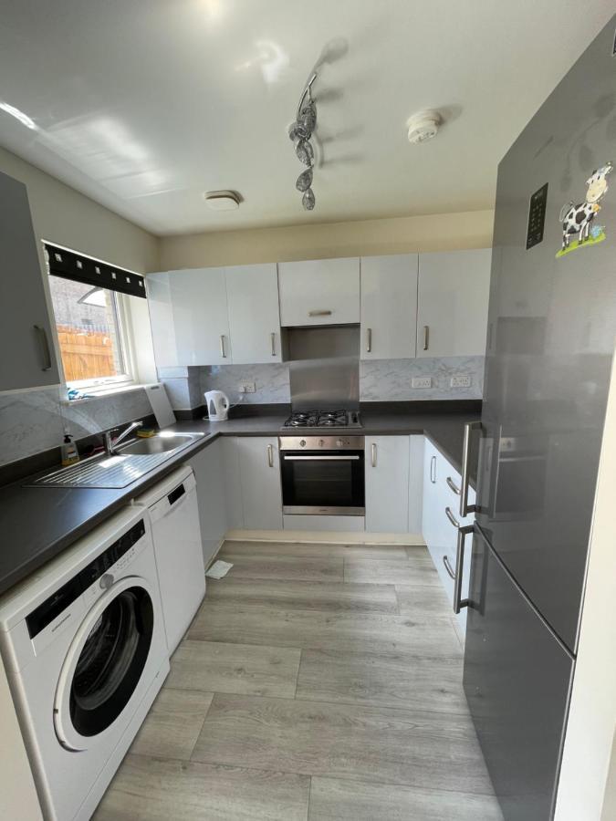 Modern 3 Bed Villa With Free Parking And Garden Close To City Center And Edinburgh Airport Eksteriør billede